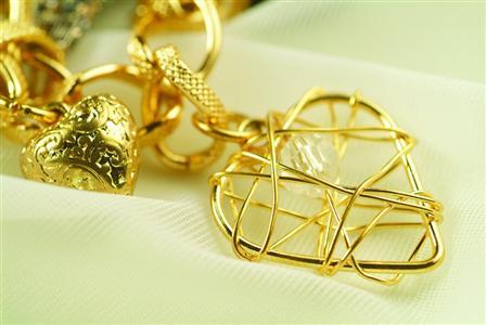 "十一"黄金饰品销售火爆 国际金价有长期上涨趋势
